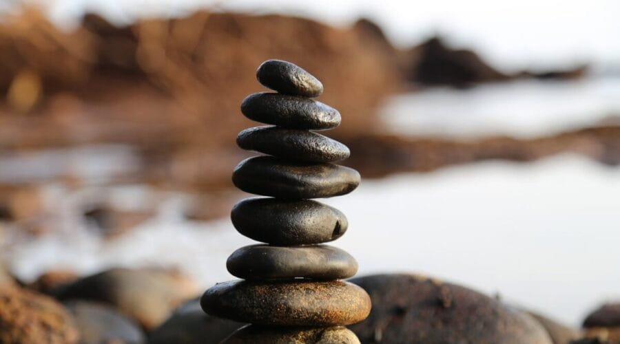 la meditacion balance blur boulder close up