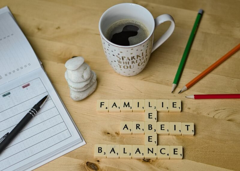 marca con propósito,work life balance, work, work and family, compensation, table, technology, office, read, work-life balance, homework, work from home, coffee, cup, colored pencils, family, sketch, coffee cup, draw, notebook, write, planning