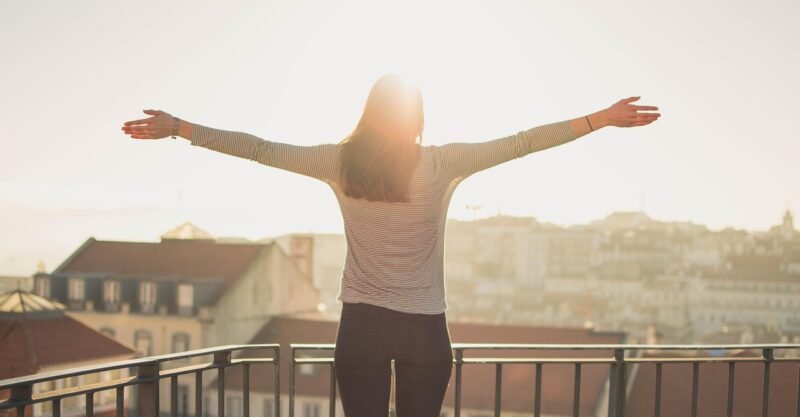 Wellness Living: cuando el bienestar redefine la forma de vivir en la ciudad 3 balcony, woman, standing, sunshine, freedom, morning, happy, arms, open arms, balcony, sunshine, sunshine, morning, morning, morning, morning, morning, happy, happy, happy
