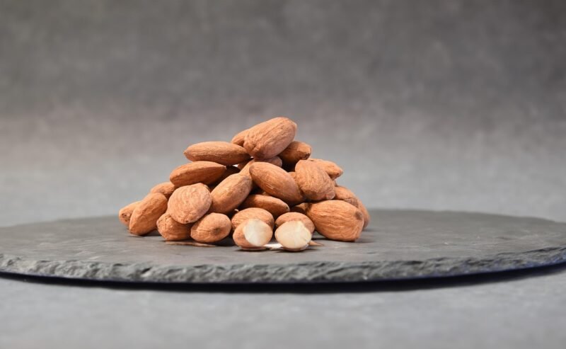 Almendras, fuente de salud 1 almendras, almond kernels, nuts, plate, almond nuts, bake, cook, dessert, snack, healthy, yummy, crispy, aromatic, nutrient, protein